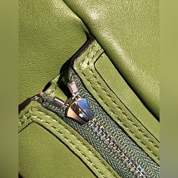 COACH Gallery Green Leather Zipper Pockets Double Handles Medium Tote Bag GUC!! - Picture 9 of 12